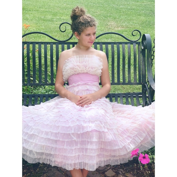 Dresses & Skirts - Vintage Ivory Ruffle Bow Dress Strapless